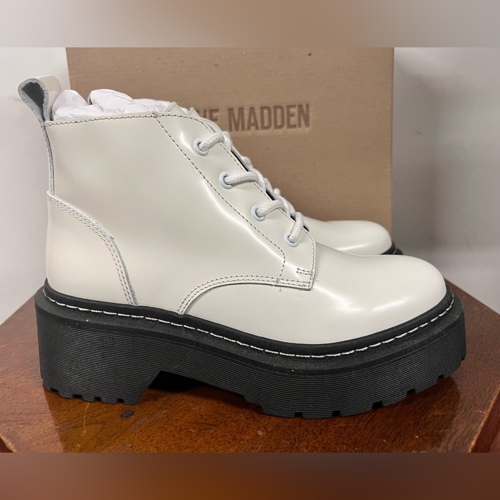 NWB Steve Madden Women's Larkin White Leather Lace up Boot - Multiple Sizes - Picture 8 of 17